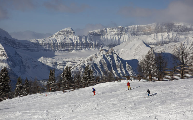 Lake-Louise-massive-ski-area