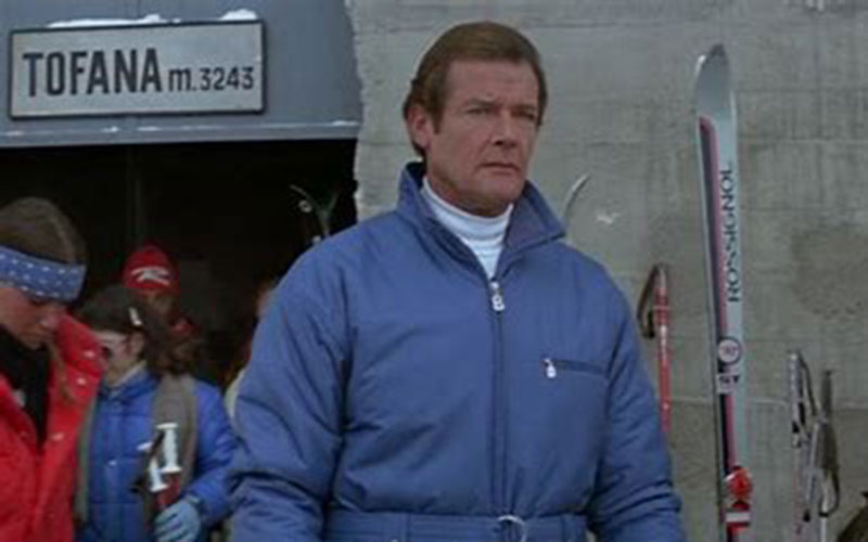 Skiing-007-Roger-Moore